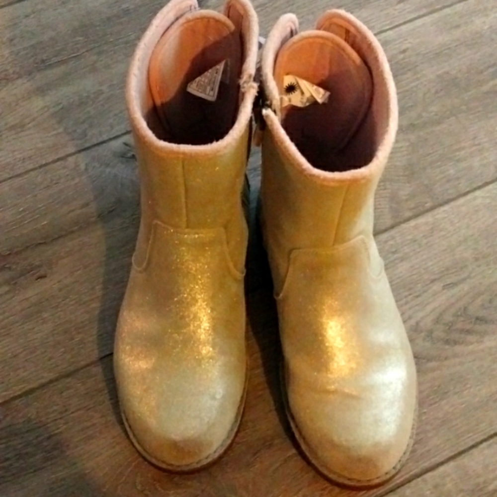 UGG Boots for big girl Sz 5